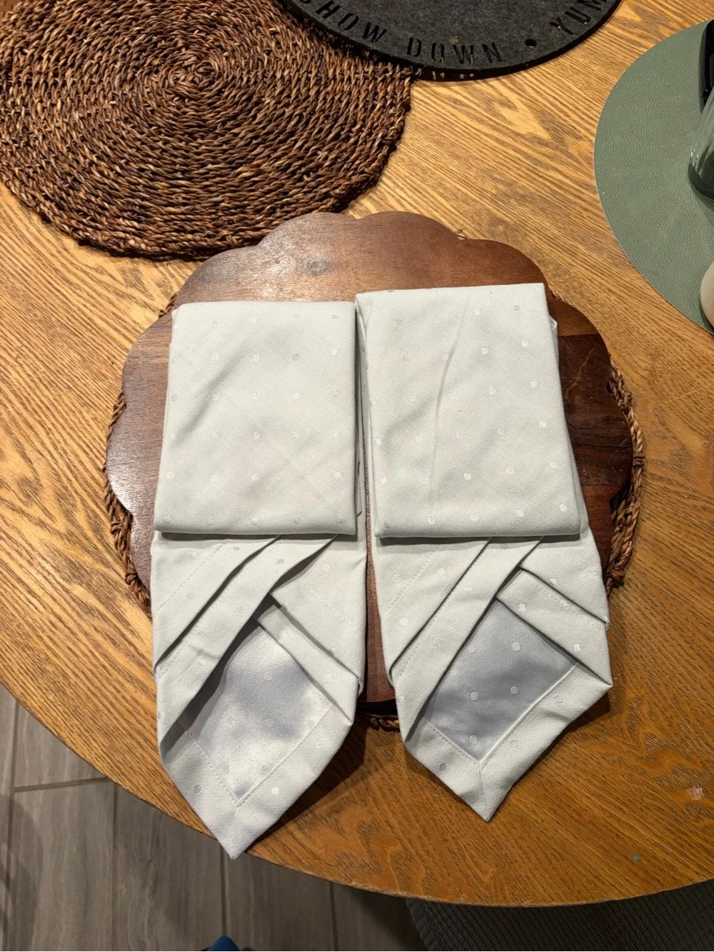 Kate Spade New York Set of 4 Gray Polka Dot Cloth Dinner Napkins